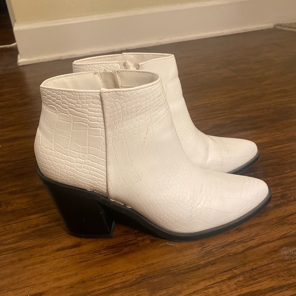 Coconuts by Matisse White Boots - Size 7.5 - Picture 1 of 5